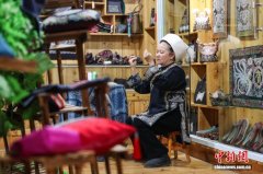 （新春走基层）探访中国刺绣的“活化石”——水族马尾绣制作技艺